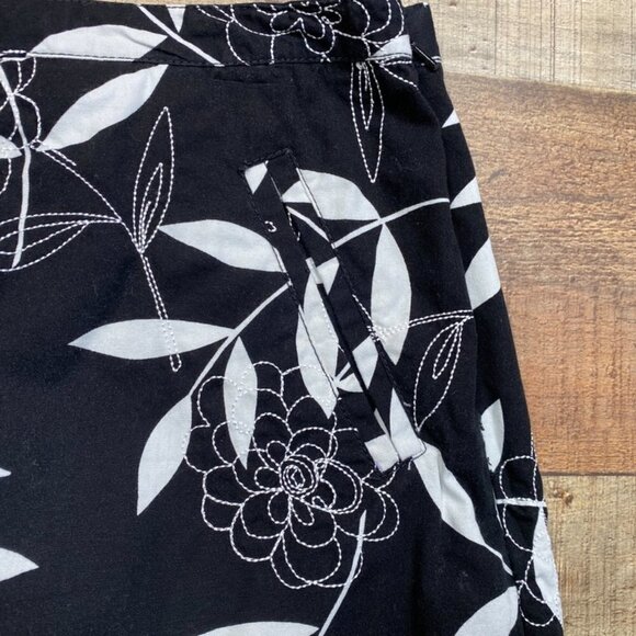 LOFT Black and White Floral Skirt - Picture 2 of 5